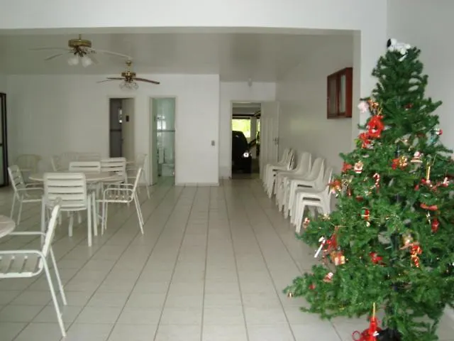 Condomínio a 1 metro da Praia Toninhas Ubatuba Pé na Areia Apartamento